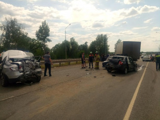 Жесткую аварию с шестью машинами прокомментировали в пензенском УГИБДД