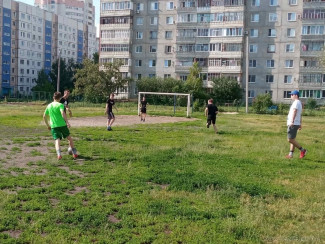 В Пензе сыграли в футбол девять дворовых и школьных команд