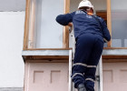 Пензенские спасатели пришли на помощь к закрытой на балконе женщине