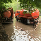 Пензенские коммунальщики продолжают откачивать воду с городских улиц