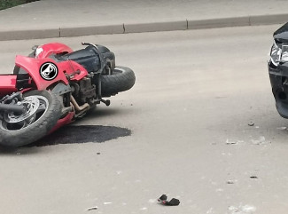 На улице Ленинградской в Пензе разбился мотоциклист. ФОТО