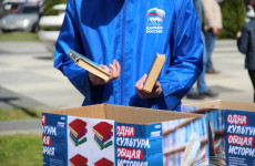 Единороссы начали поставку русской литературы и учебников на Донбасс