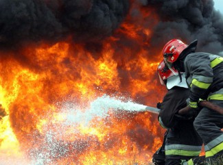 Семь пожарных машин тушили пожар «с душком» в Чемодановке