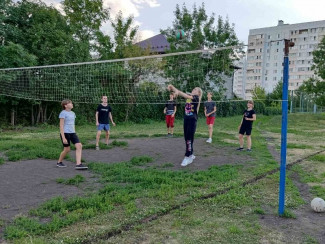 В Пензе сразились в волейбол школьные и дворовые команды