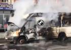 На проспекте Победы в Пензе огонь уничтожил маршрутку