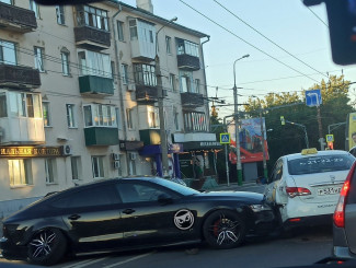На улице Суворова в Пензе столкнулись две легковушки