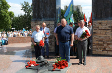 Пензенский губернатор возложил цветы к мемориалу Афганские ворота