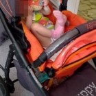 Матери, которая оставила коляску с ребенком у аптеки в Пензе, разрешили с ним увидеться