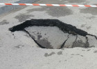 В асфальте в центре Пензы снова появилась большая дыра