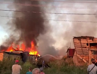 Семь спецмашин и 25 человек тушили крупный пожар под Пензой