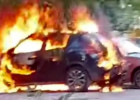 Иномарка и отечественная легковушка сгорели в пензенском дворе средь бела дня