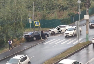 В Пензе попали в жесткую аварию две легковушки