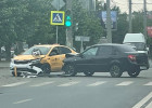 В центре Пензы случилась жесткая авария с участием такси