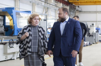Компанию «СтанкоМашСтрой» посетила астраханский бизнес-омбудсмен Наиля Никитина