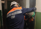 Пензенские спасатели помогли врачам попасть в квартиру к больной женщине