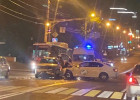 Во время жесткого ДТП на перекрестке в центре Пензы столкнулись два автомобиля