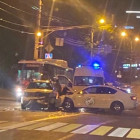 Во время жесткого ДТП на перекрестке в центре Пензы столкнулись два автомобиля