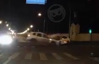 В сети появилось видео с моментом жесткого ДТП в центре Пензы