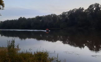 В Пензе унесло по реке лодку с двумя детьми