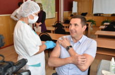 Пензенских чиновников привили от коронавируса и гриппа