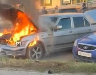 В Пензе проезжающие водители помогли потушить горящую «Волгу»