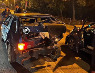 В жесткой аварии на улице Злобина в Пензе разбились две отечественные легковушки