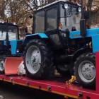 Из Пензы в Токмак доставили четыре трактора «Беларусь»