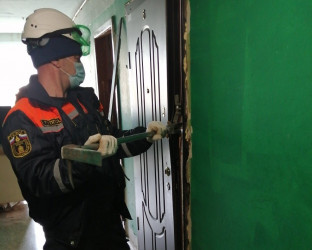 Пензенские спасатели помогли полицейским попасть в квартиру на улице Краснова
