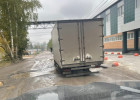 Водители бьют тревогу: в огромной луже на улице Байдукова в Пензе тонут грузовики