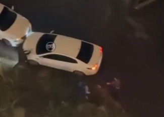 Появилось видео жесткого конфликта на улице Бородина в Пензе, где водитель задавил обидчиков