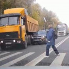 В Пензе женщина-пешеход едва не погибла под колесами грузовика