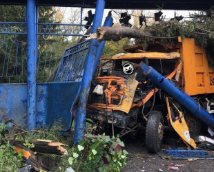 Появились новые фото с места аварии с «КамАЗом» в Пензе