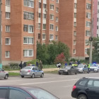 К многоэтажке по улице Кижеватова в Пензе стянулись машины полиции и Росгвардии