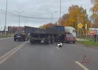 Под Пензой образовалась пробка из-за жесткого ДТП с грузовиком и легковушкой