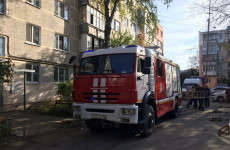 На улице Суворова в Пензе из полыхающей пятиэтажки спасли двоих человек