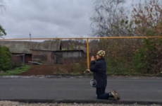В Пензенской области подросток упал на колени на трассе, чтобы поймать попутку
