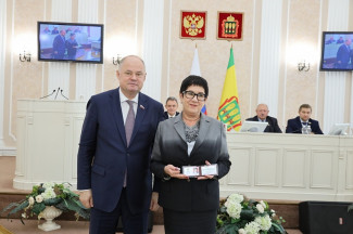 Нелли Шумилина получила удостоверение депутата пензенского парламента