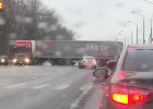 На трассе М5 в Пензе фура устроила жесткое ДТП и полностью заблокировала проезд