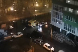 В Пензе молодая девушка выпала с 9 этажа новостройки – очевидцы