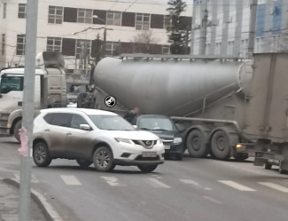В Пензе из-за автомобильной аварии встала в пробке улица Свердлова