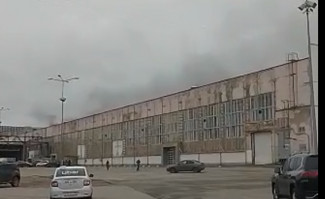 Очевидцы – в Пензе горит торговый центр Красные холмы, посетителей эвакуируют