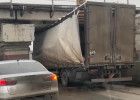 В Пензе «мост глупости» поймал очередную фуру. ВИДЕО