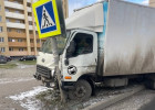 «Машина стоит, водителя нет». В Пензе фургон врезался в дорожный знак