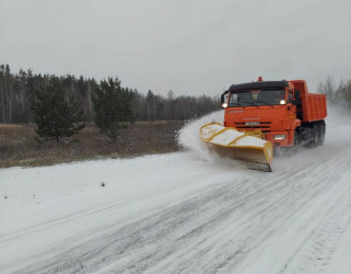 В Пензенской области более 100 спецмашин очищают дороги от снега
