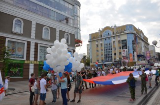 Десятиметровый триколор и триста воздушных шаров над городом. В Пензе отметили День российского флага 