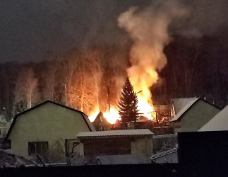 В Пензенской области жуткий пожар уничтожил срубовую баню