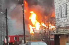 В сети появилось видео жуткого пожара в Цыганском поселке в Пензе