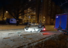 Во время жуткого ночного ДТП в центре Пензы автомобиль перевернулся на крышу