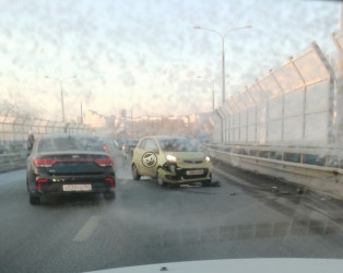 Пензенцы сообщают о жесткой тройной аварии на Измайловском мосту