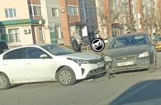 На улице Кижеватова в Пензе столкнулись две легковушки
